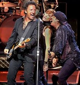 Bruce Springsteen, Patti Scialfa and Steven Van Zandt, Bradley Center 9-27-02